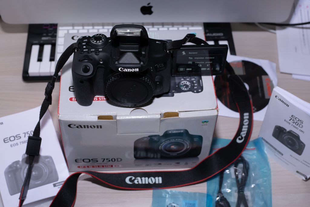 Fotocamera reflex contro Smartphone